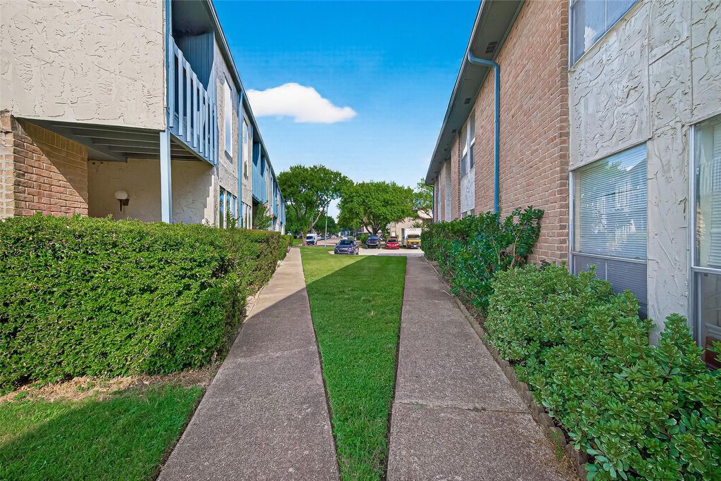 Photo of 8360 Jorine Drive #8360, Houston, TX 77036 (MLS # 18779330)