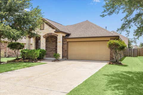 Photo of 208 Morgan Isle Lane, Dickinson, TX 77539 (MLS # 1077076)