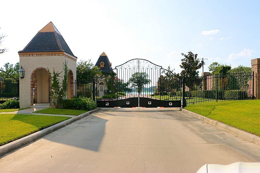 10923 Decatur Street