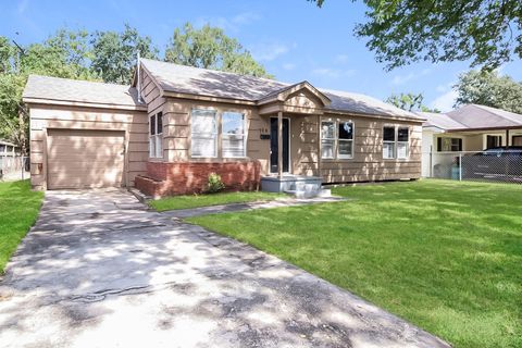 Photo of 706 E Humble Street, Baytown, TX 77520 (MLS # 22660781)