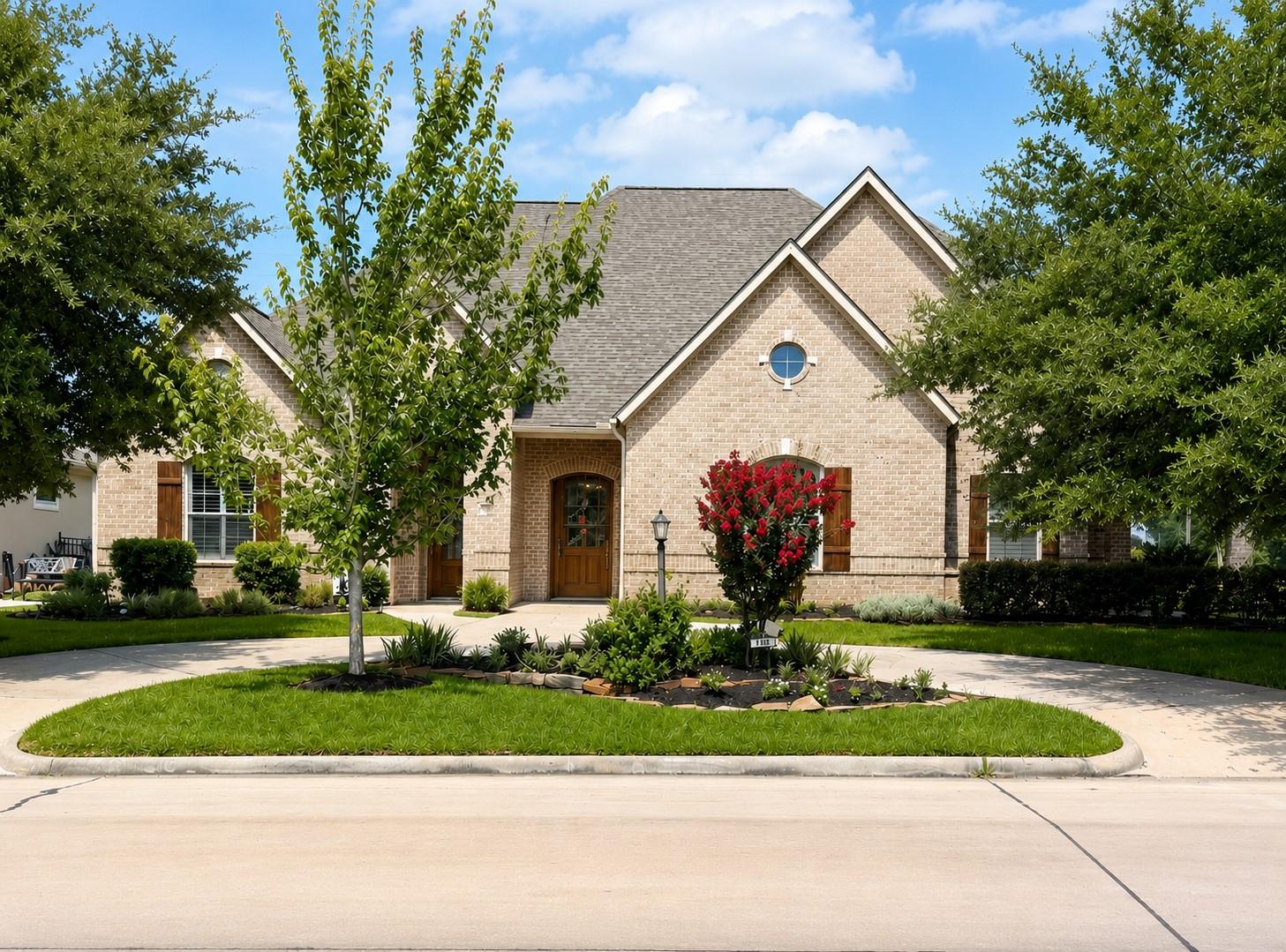 166 Hillsborough Drive W