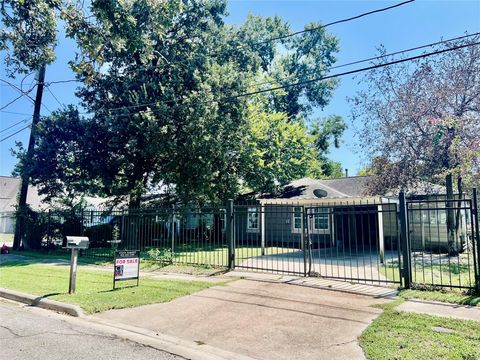 Photo of 8210 Talton Street, Houston, TX 77028 (MLS # 31047444)