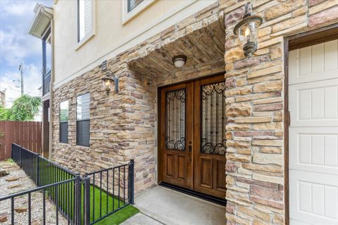 Photo of 1512 Thompson Street #3, Houston, TX 77007 (MLS # 28784904)