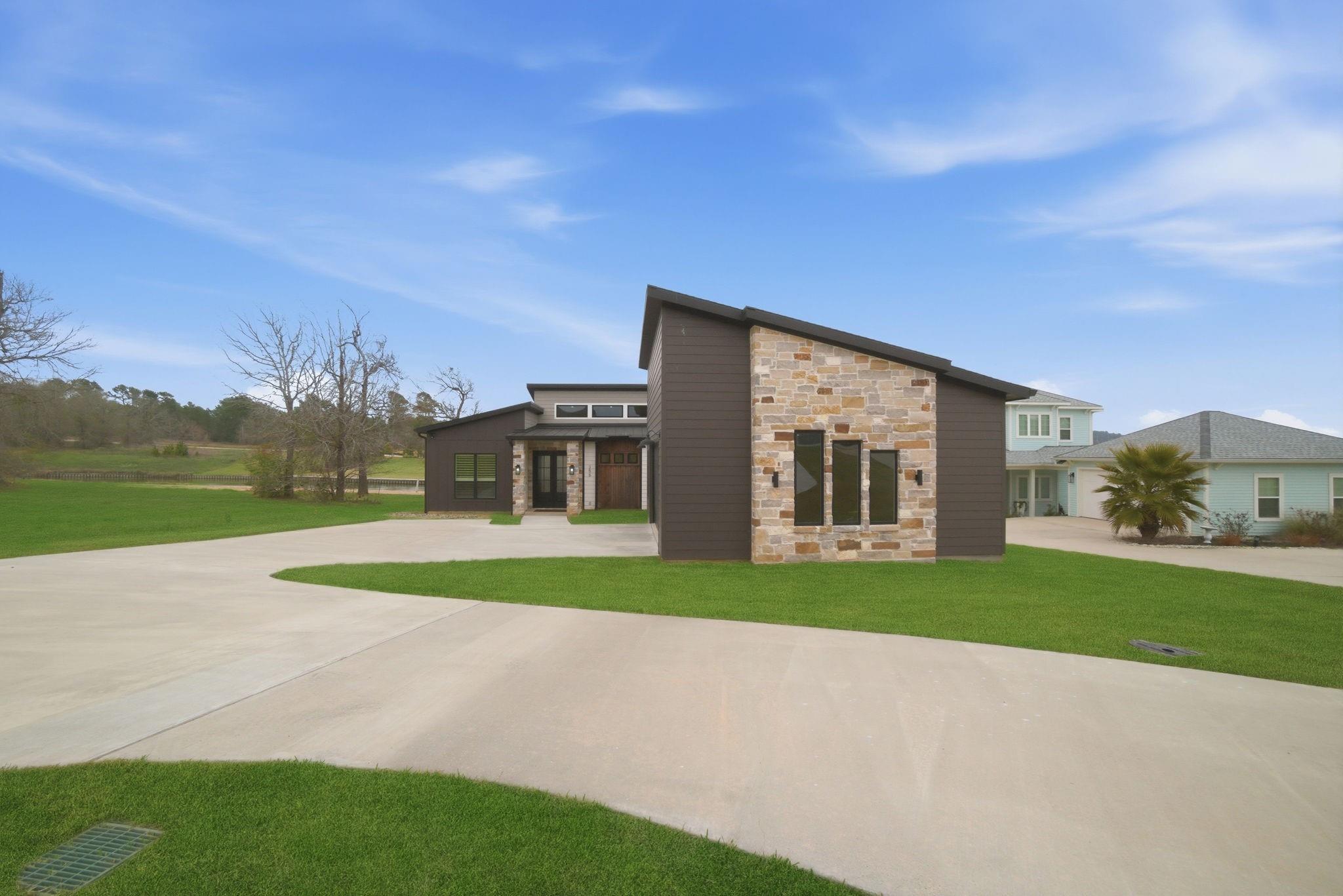 255 Peninsula Drive