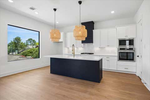 Photo of 1327 W 22nd Street, Houston, TX 77008 (MLS # 27447786)