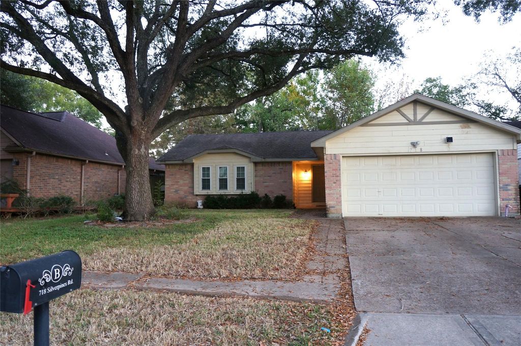 Photo of 718 Silverpines Road, Houston, TX 77062 (MLS # 81246214)