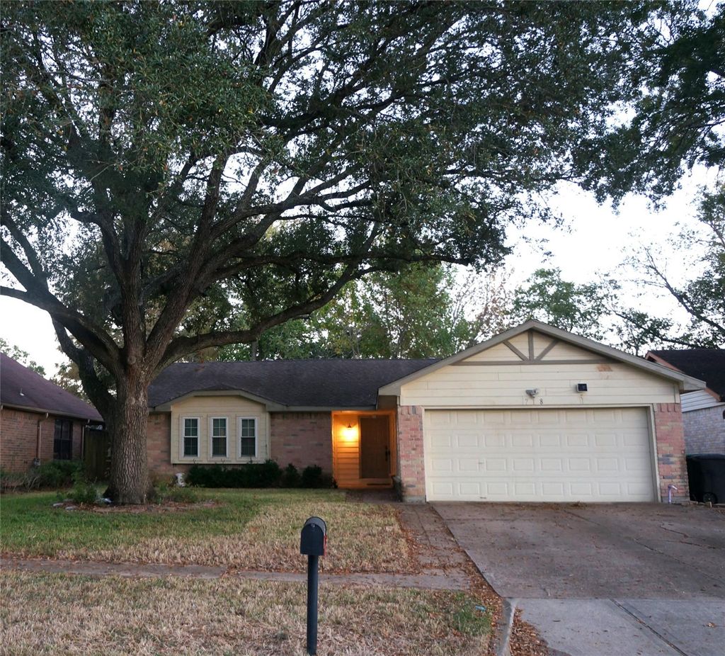 Photo of 718 Silverpines Road, Houston, TX 77062 (MLS # 81246214)