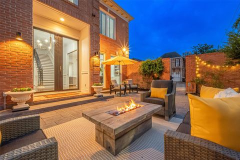 Photo of 983 S Post Oak Lane, Houston, TX 77056 (MLS # 69654367)