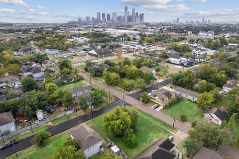 2605 Sumpter Street Houston TX 77026