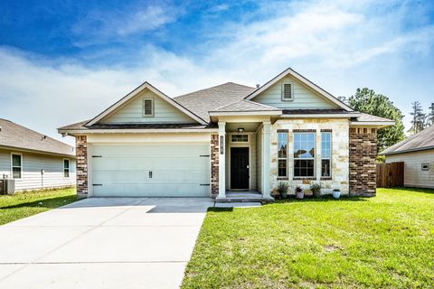 Homes For Sale - 148 Emery Oak Way Way<br/> Huntsville, TX 77320