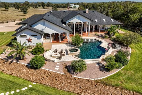 Photo of 547 Powder Ridge, Luling, TX 78648 (MLS # 61483933)