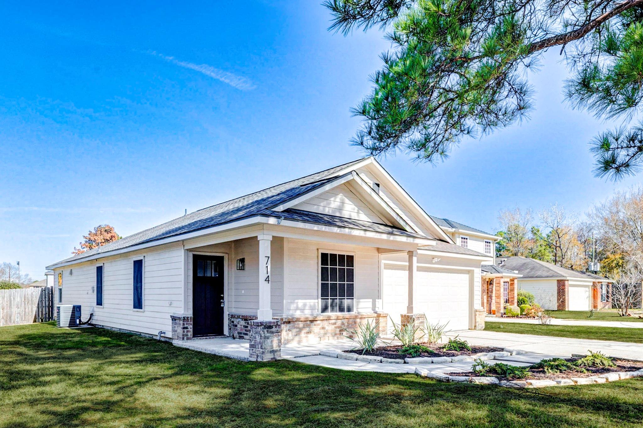 714 Silver Cliff Lane