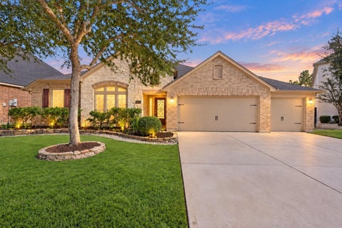 Homes For Sale - 13812 Lakewater Drive<br/> Pearland, TX 77584