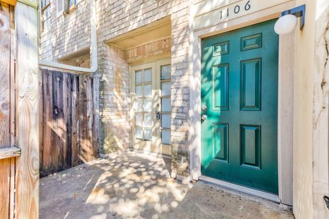 Photo of 14600 Fonmeadow Dr #1106, Houston, TX 77035 (MLS # 10686291)