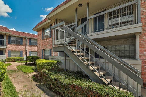 Photo of 2350 Bering Drive #106, Houston, TX 77057 (MLS # 45439411)