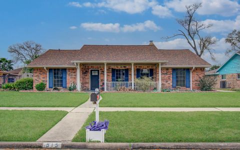 Photo of 915 Hackberry Street, La Porte, TX 77571 (MLS # 48357450)