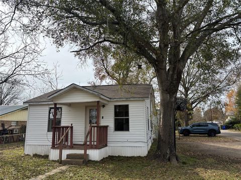 Photo of 1001 S 5th Street, Crockett, TX 75835 (MLS # 57557959)