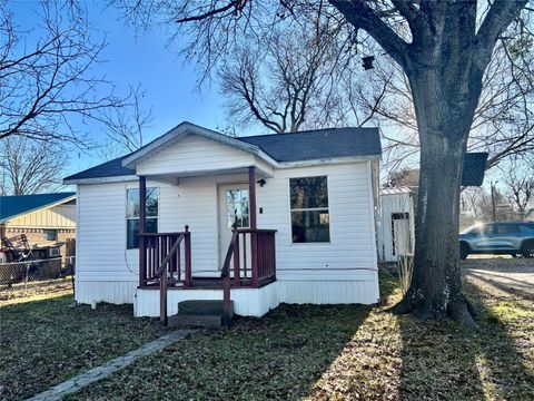 Homes For Sale - 1001 S 5th Street<br/> Houston County, Crockett, TX 75835