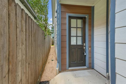 Tiny photo for 2107 Crockett Street, Houston, TX 77007 (MLS # 85485402)