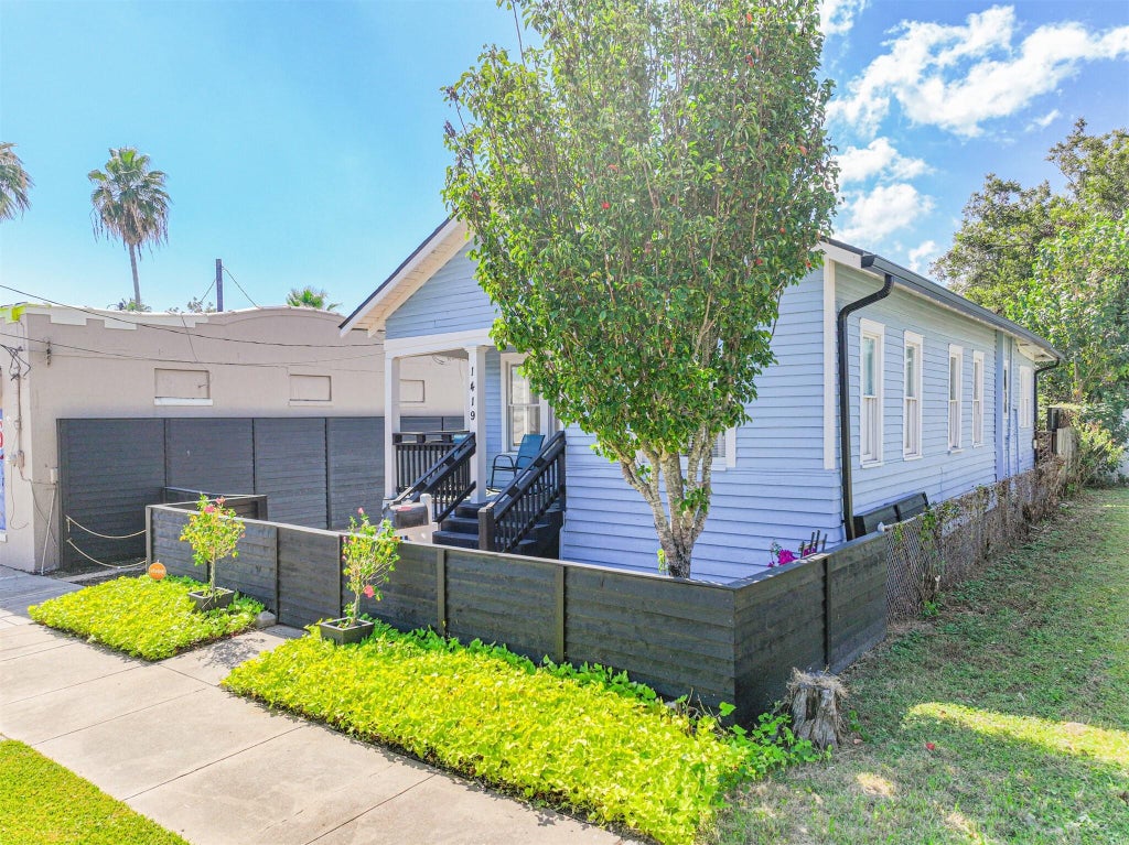 Photo of 1419 39th Street, Galveston, TX 77550 (MLS # 5472973)