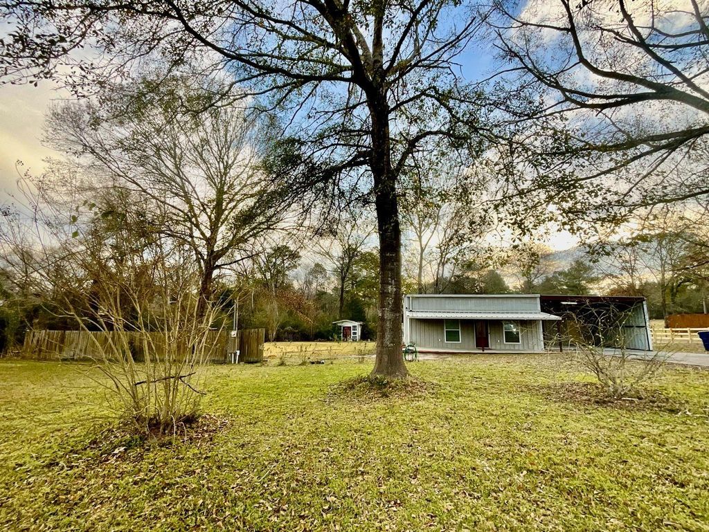 Photo of 544 Keathley Road, Lufkin, TX 75904 (MLS # 95732491)