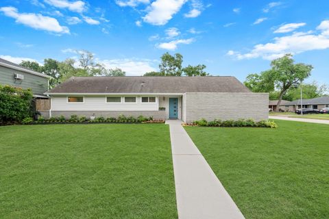 Photo of 5451 Stillbrooke Drive, Houston, TX 77096 (MLS # 53785209)