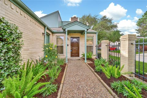 Photo of 1362 Bullock Lane, Houston, TX 77055 (MLS # 60477441)
