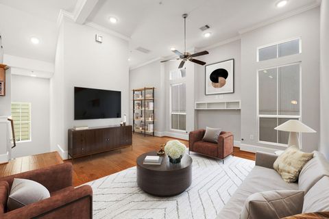 2022 Sabine Street Houston TX 77007