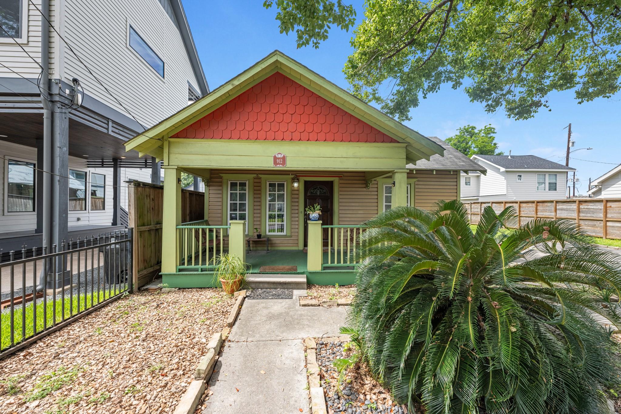 912 Robbie Street