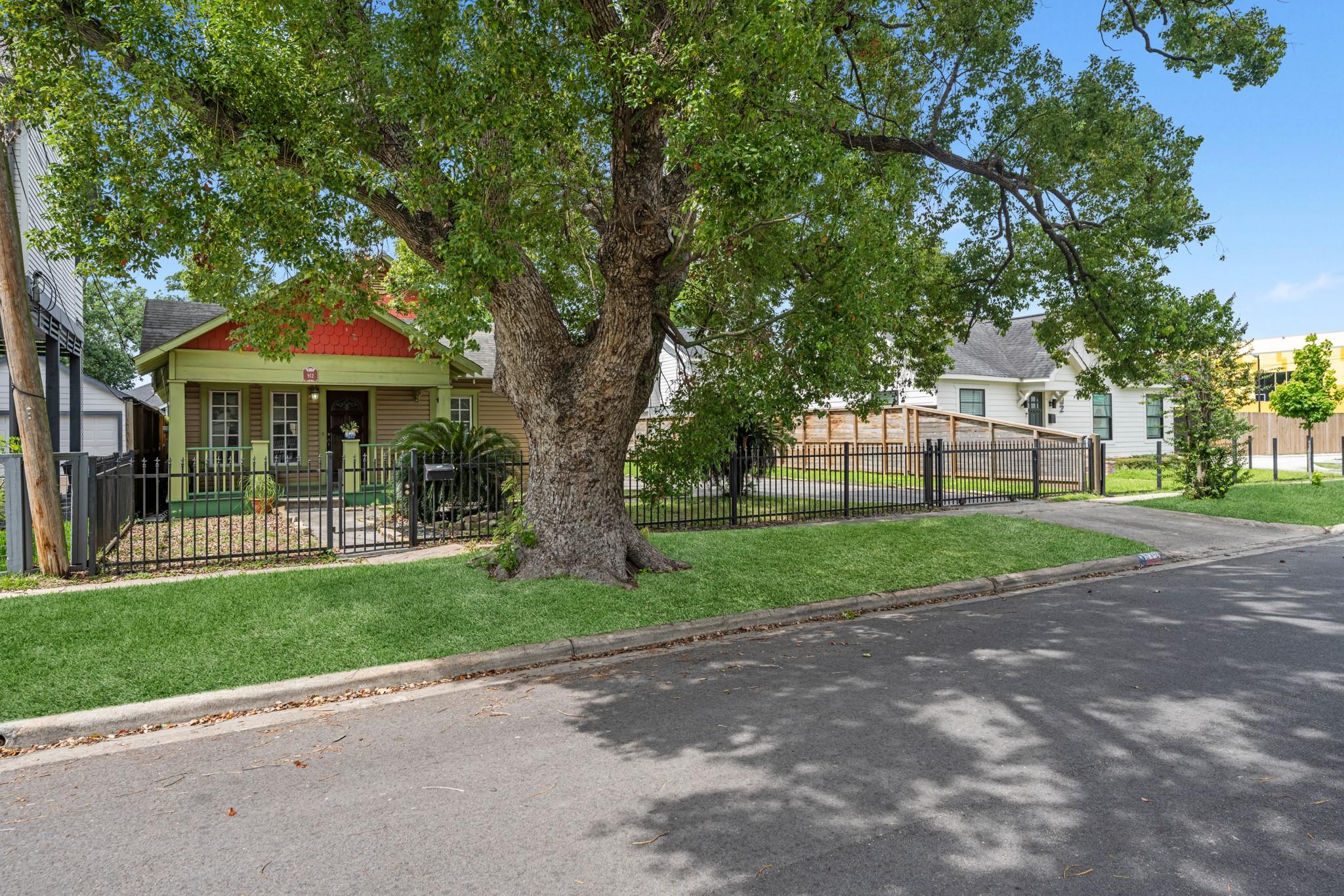 912 Robbie Street