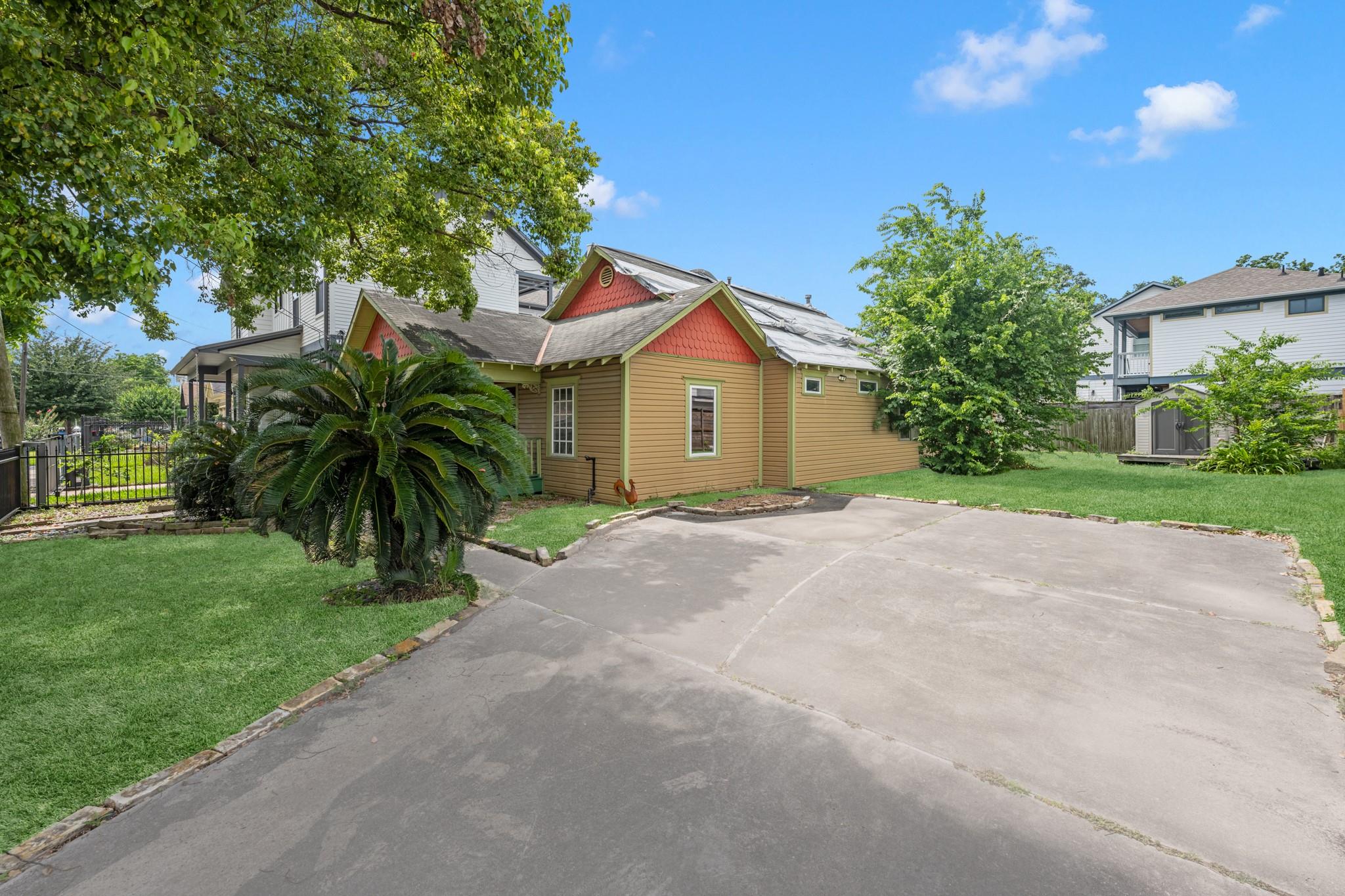 912 Robbie Street