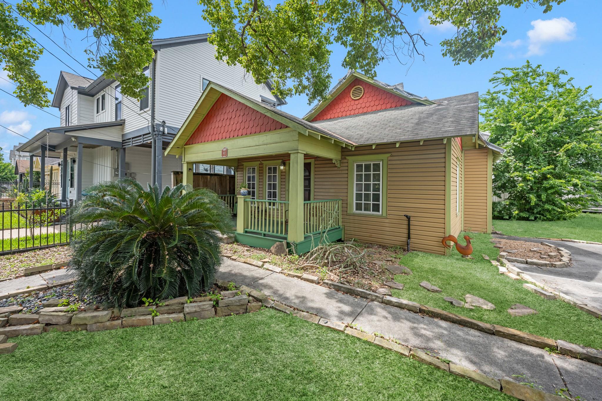 912 Robbie Street