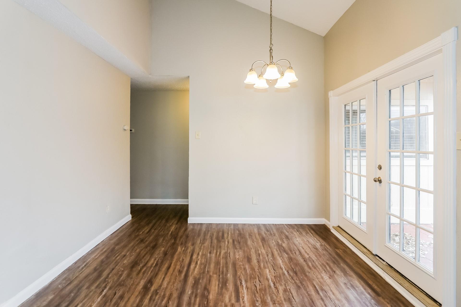 10810 Lakewood Oaks Drive