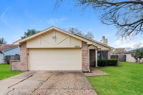 Photo of 10810 Lakewood Oaks Drive, Sugar Land, TX 77498 (MLS # 42959028)