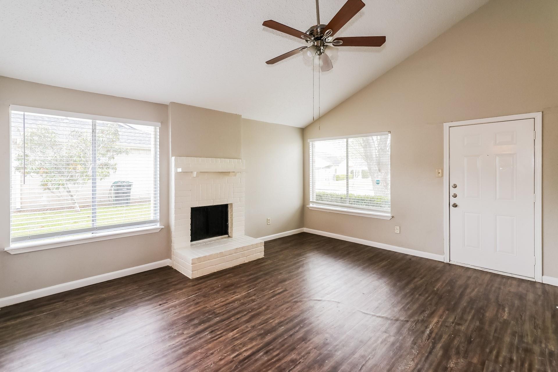 10810 Lakewood Oaks Drive