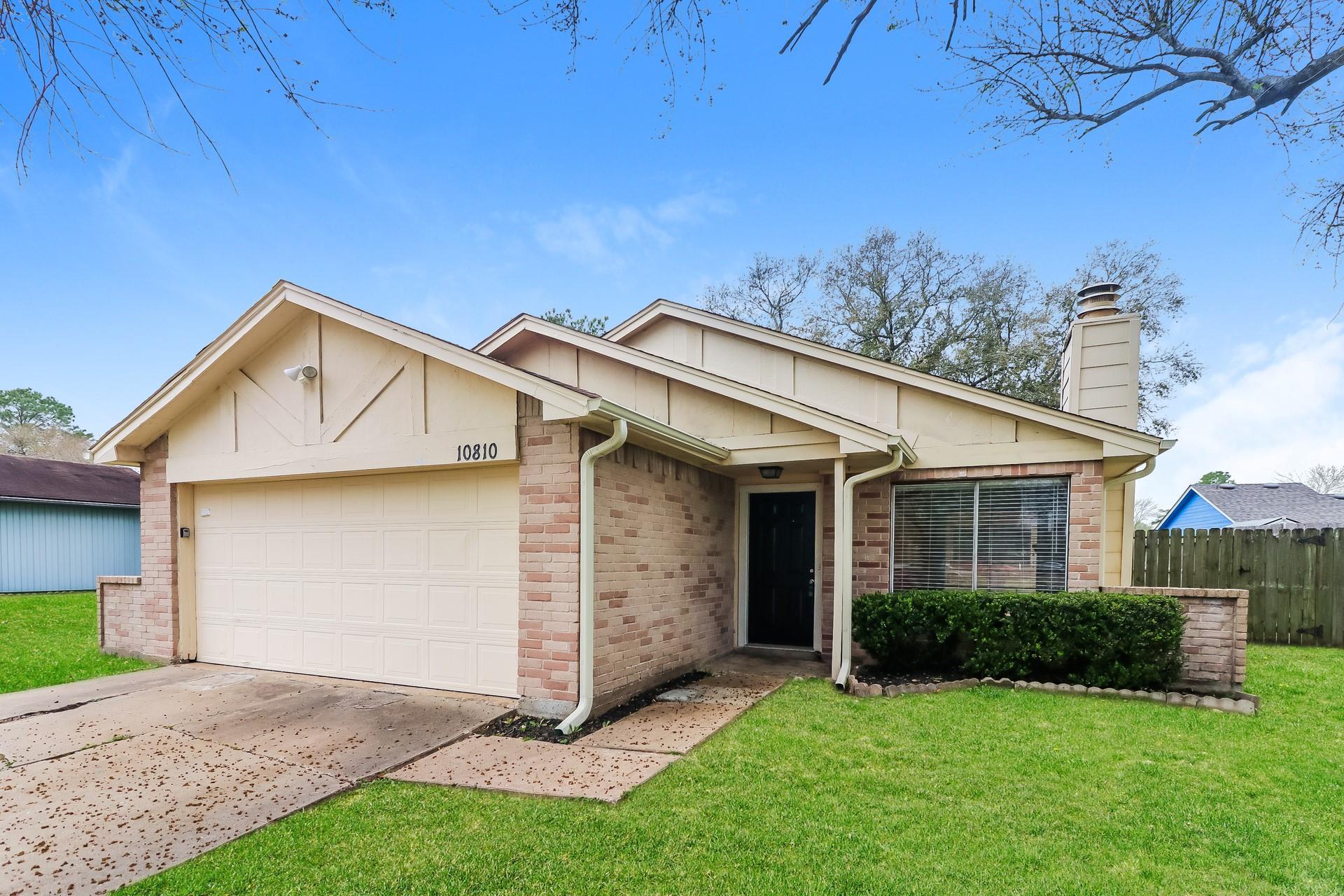 10810 Lakewood Oaks Drive