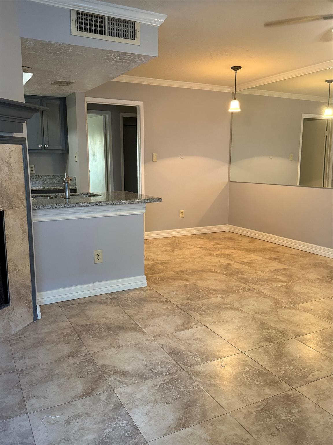 3919 Fairmont Parkway 205