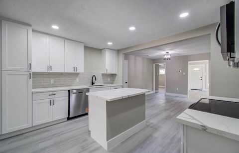 1007 San Jacinto Street Highlands TX 77562