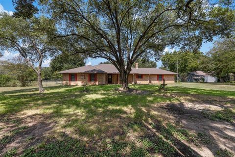 1523 E Morris Street Madisonville TX 77864