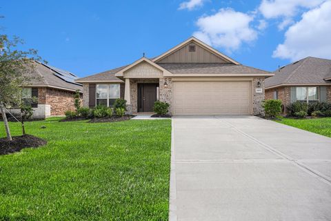 Photo of 4401 East Bayou Maison Circle, Dickinson, TX 77539 (MLS # 92287090)