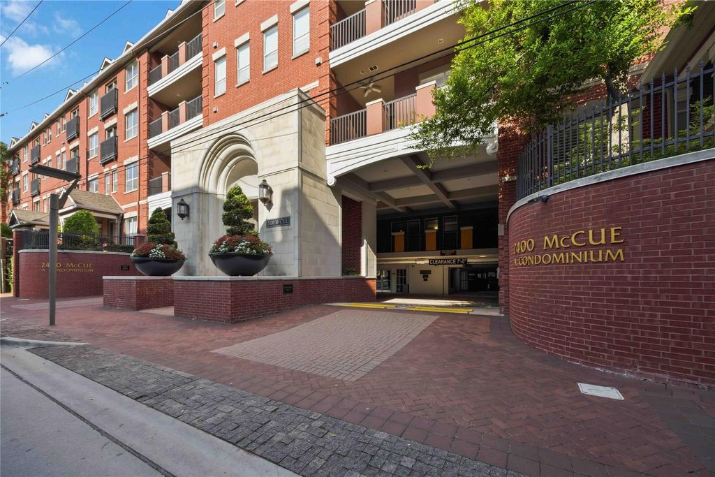 Photo of 2400 Mccue Road #252, Houston, TX 77056 (MLS # 20332366)