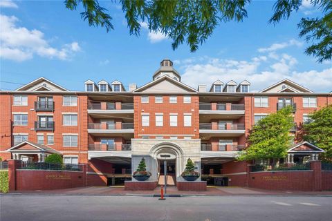 Photo of 2400 Mccue Road #252, Houston, TX 77056 (MLS # 20332366)