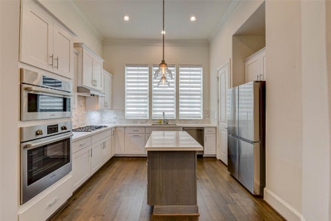 Photo of 2724 Dolce Oaks Drive, Houston, TX 77007 (MLS # 76687952)