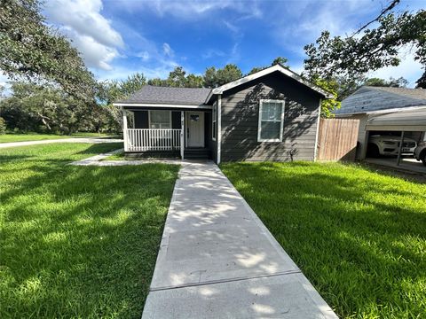 Photo of 104 Mesquite Street, Louise, TX 77455 (MLS # 18808402)