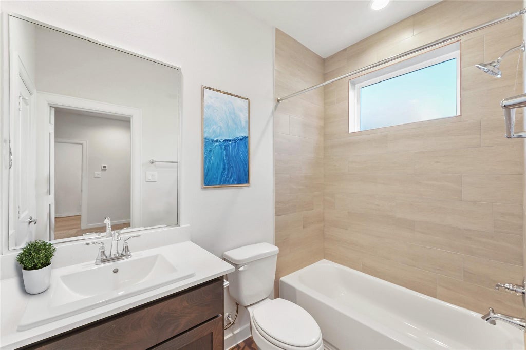 Photo of 1013 Erin Street #V, Houston, TX 77009 (MLS # 47351697)