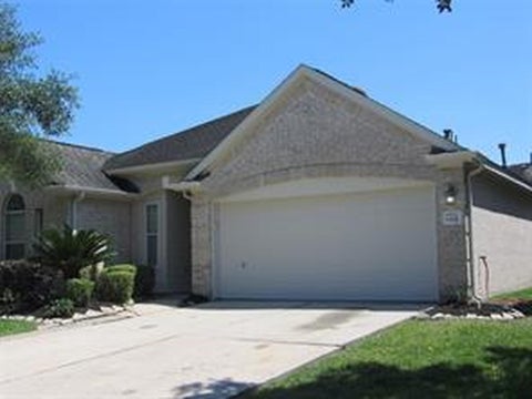Homes For Sale - 9302 Lakeway View Lane<br/> Humble, TX 77396
