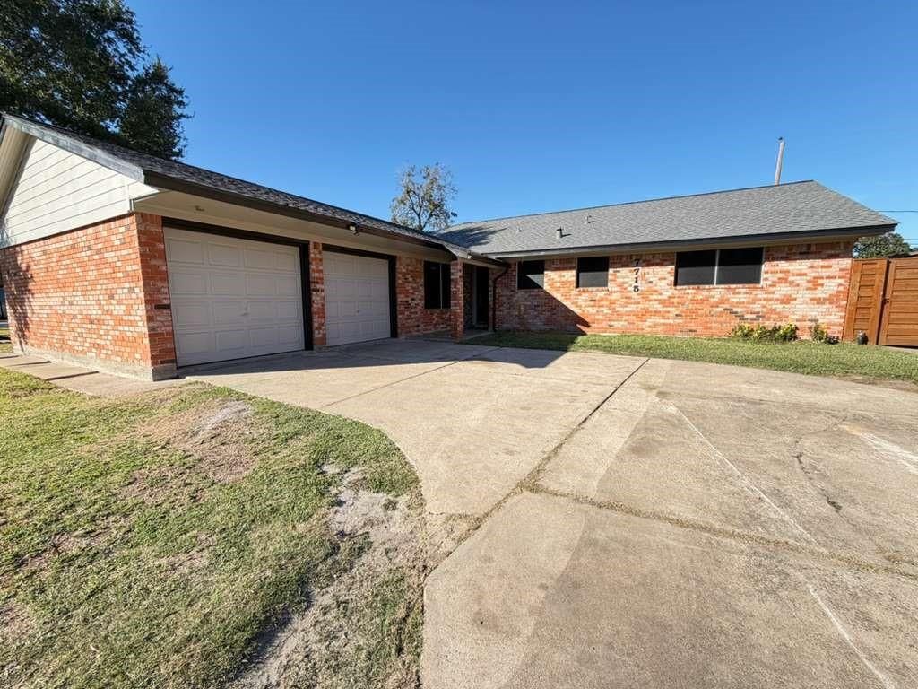 Photo of 7715 Catalina Lane, Houston, TX 77075 (MLS # 12822222)