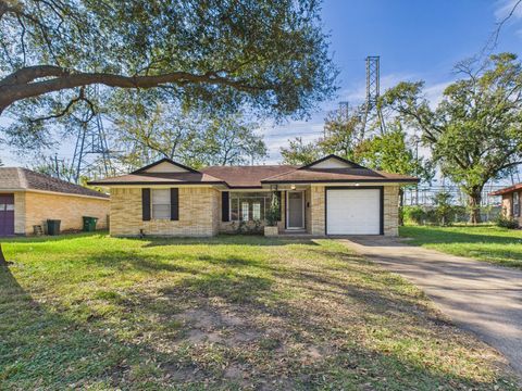 Photo of 3035 Guese Road, Houston, TX 77018 (MLS # 10432979)