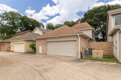 Photo of 6625 Tournament Drive, Houston, TX 77069 (MLS # 23847449)