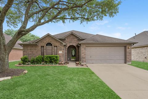 Photo of 2814 Huntington Way, Pearland, TX 77584 (MLS # 16655741)